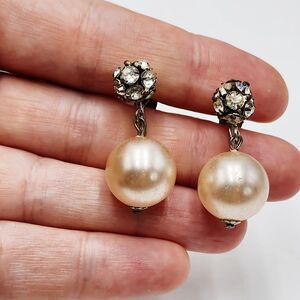 Vintage Champagne Tone Dangle Rhinestone Clip-on Earrings Mid-century Glam